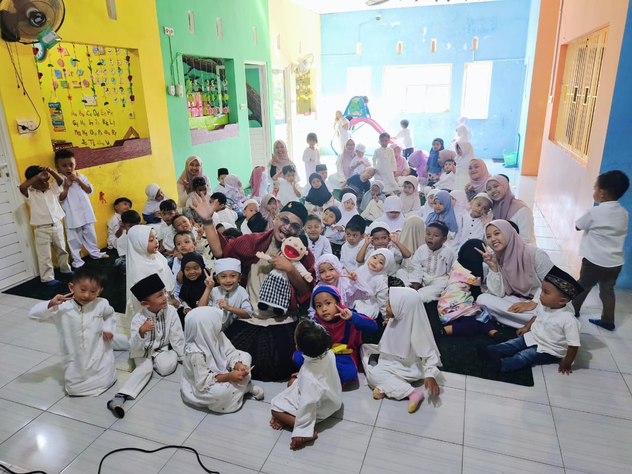 Read more about the article KB & TPA ULUL ALBAB SEMARAKKAN MAULID NABI DENGAN CERITA SERU DAN INDAHNYA BERBAGI